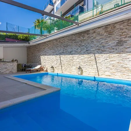 Vila M